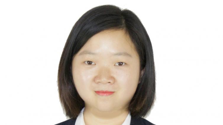 <div class="col-md-7" style="padding:0 20px 0 0;"> 								<h3>覃晴</h3> 								<p>中鐵二十三局集團有限公司共享中心<br />高級會計師</p> 							</div><p class="description">2017年很榮幸代表中鐵二十三局集團公司財務人員，單槍匹馬闖入了全國建筑業(yè)財稅知識競賽并取得了個人銀獎。</p>